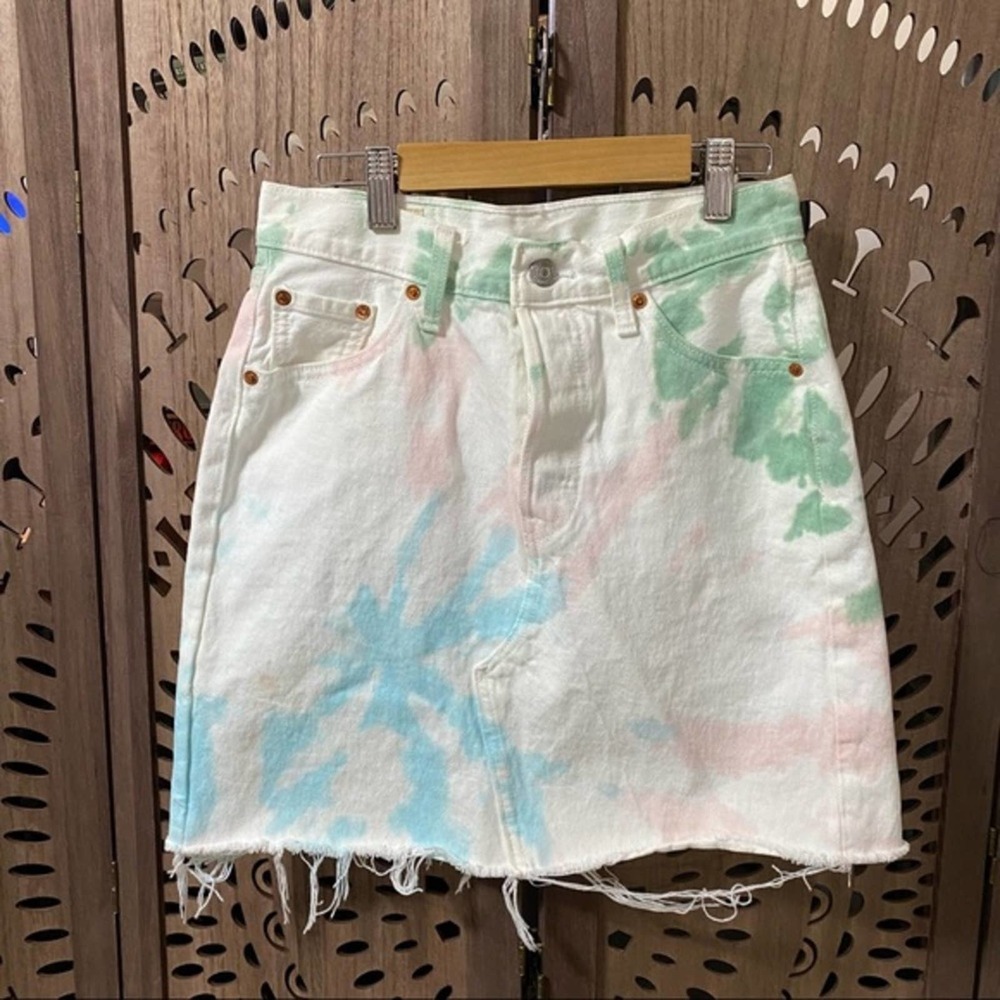 Levi’s Premium Denim Young Blood High Rise Tie Dye Button Fly Skirt 26 - Picture 1 of 9